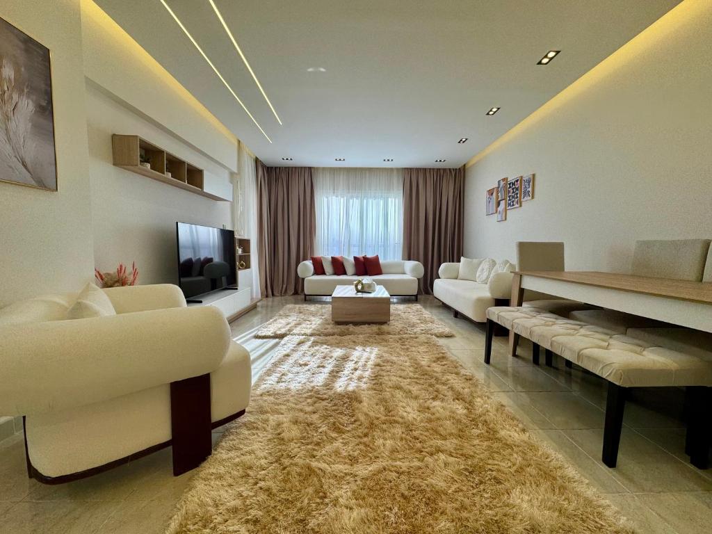 Golden 2 BDR Apartment In Rehab City