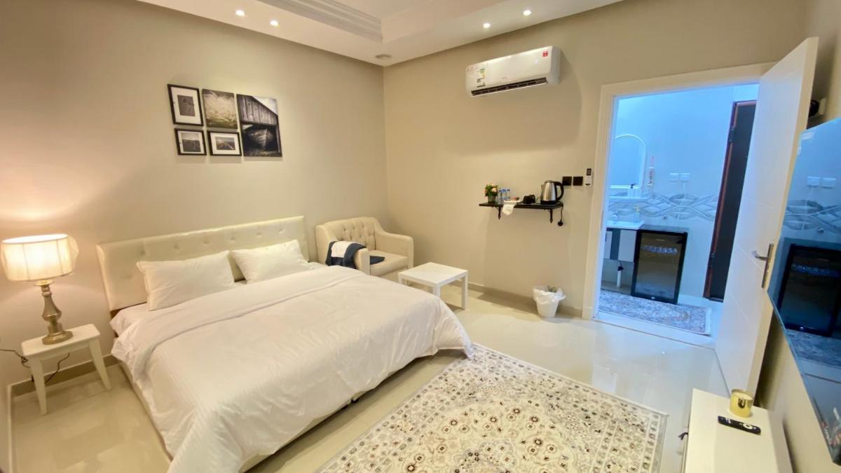 RIVIERA Studio