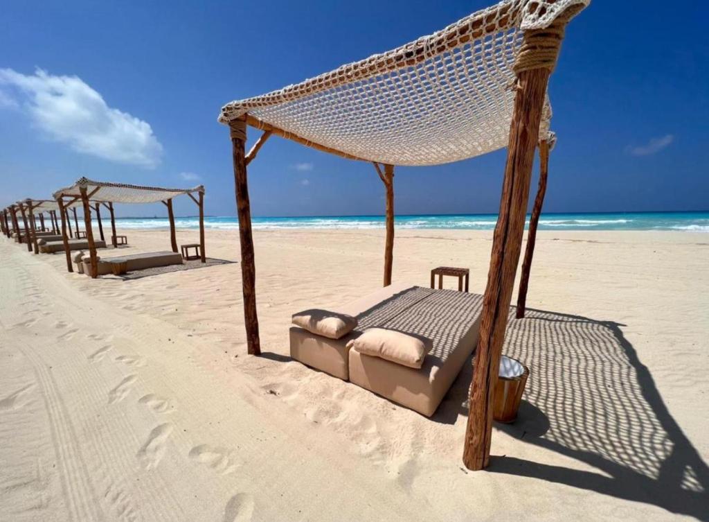 Hacienda Bay 5 bedrooms North Coast Senior Chalet Alamain الساحل الشمالي