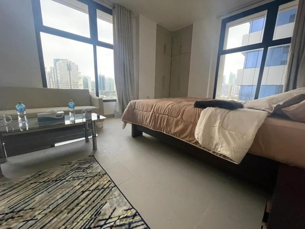 Adorable Master Room - Heart of Abu Dhabi