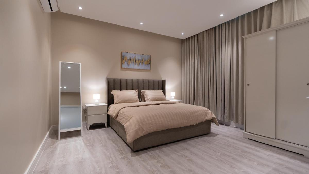Emaar Holiday Homes Business Gate Al Murouj - B