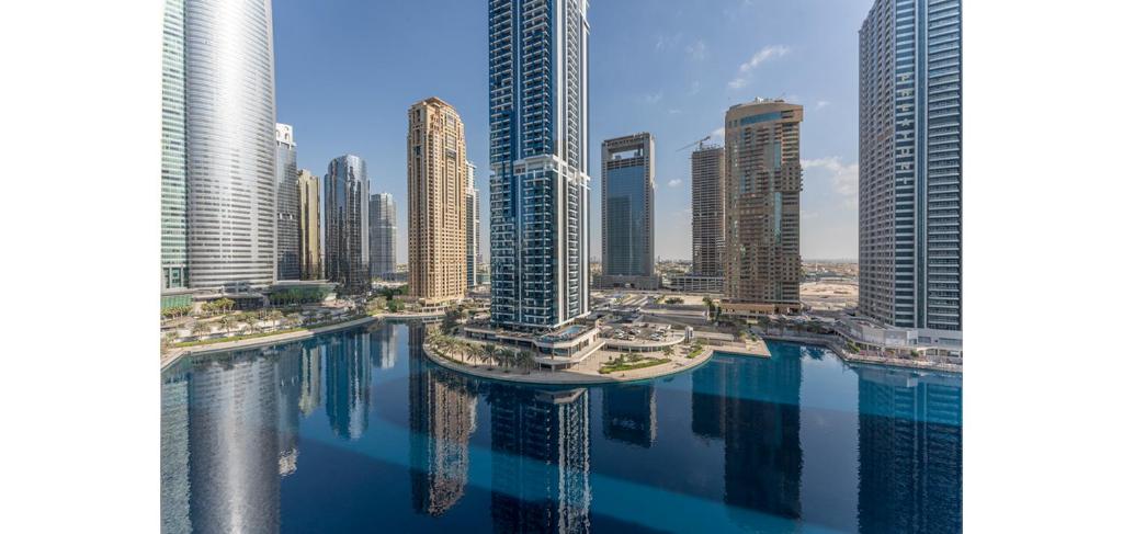 HomesGetaway -Fanciful 1BR Apartment in JLT Lake View