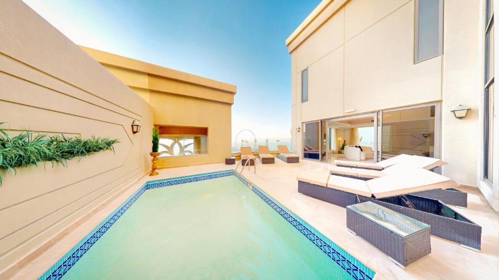 Huge Penthouse with yacht included and private pool!!!
