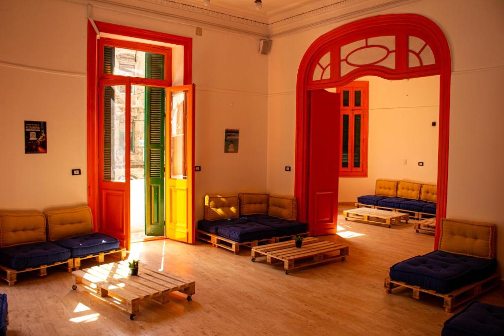 Ithaka Raml Hostel