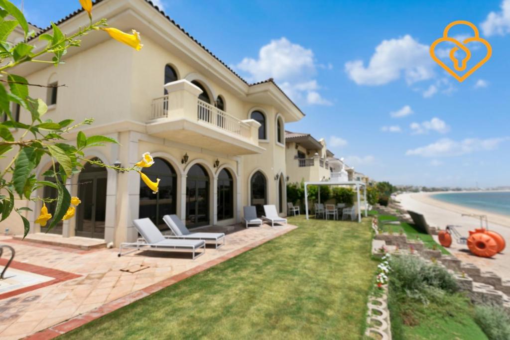 Keysplease Upgraded 4 BR Beach Villa W Private Beach, Palm