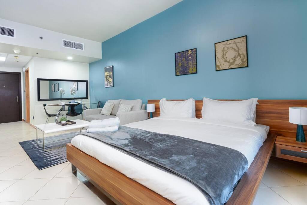 Large Studio Attached to Metro – Dubai Marina Diamond3