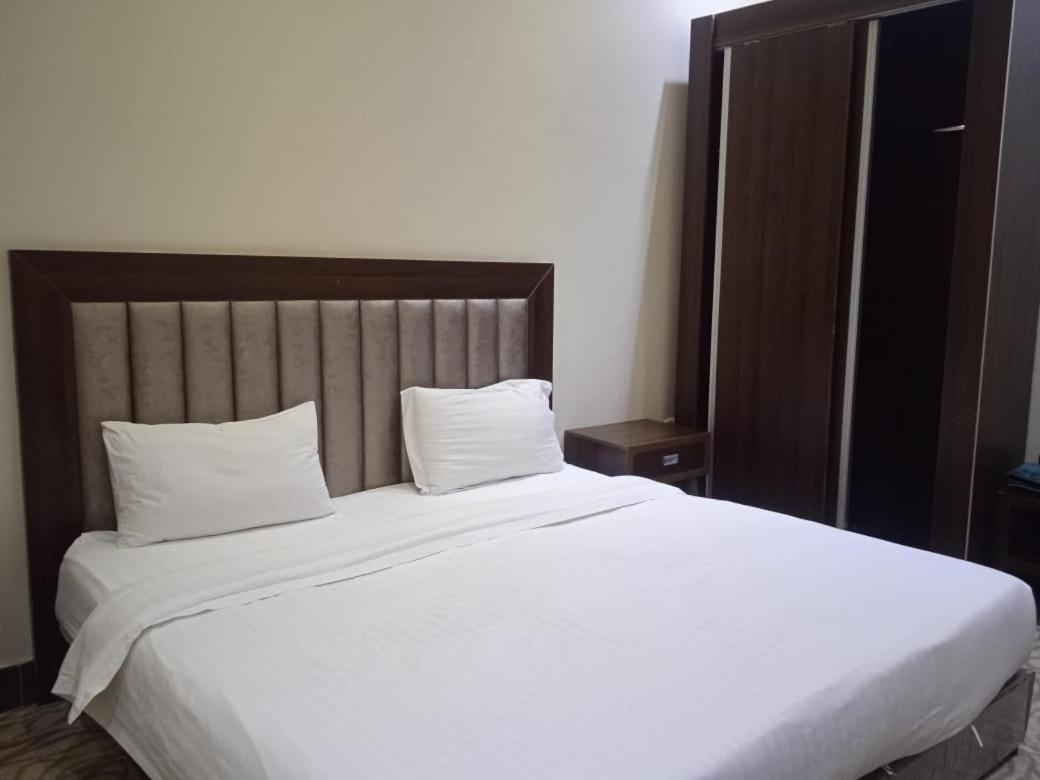 Quiet Rooms 7