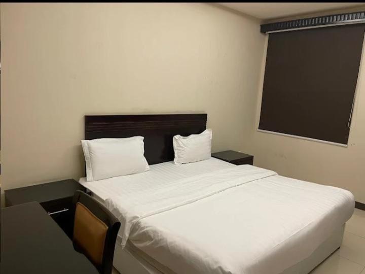 Quiet Rooms 8