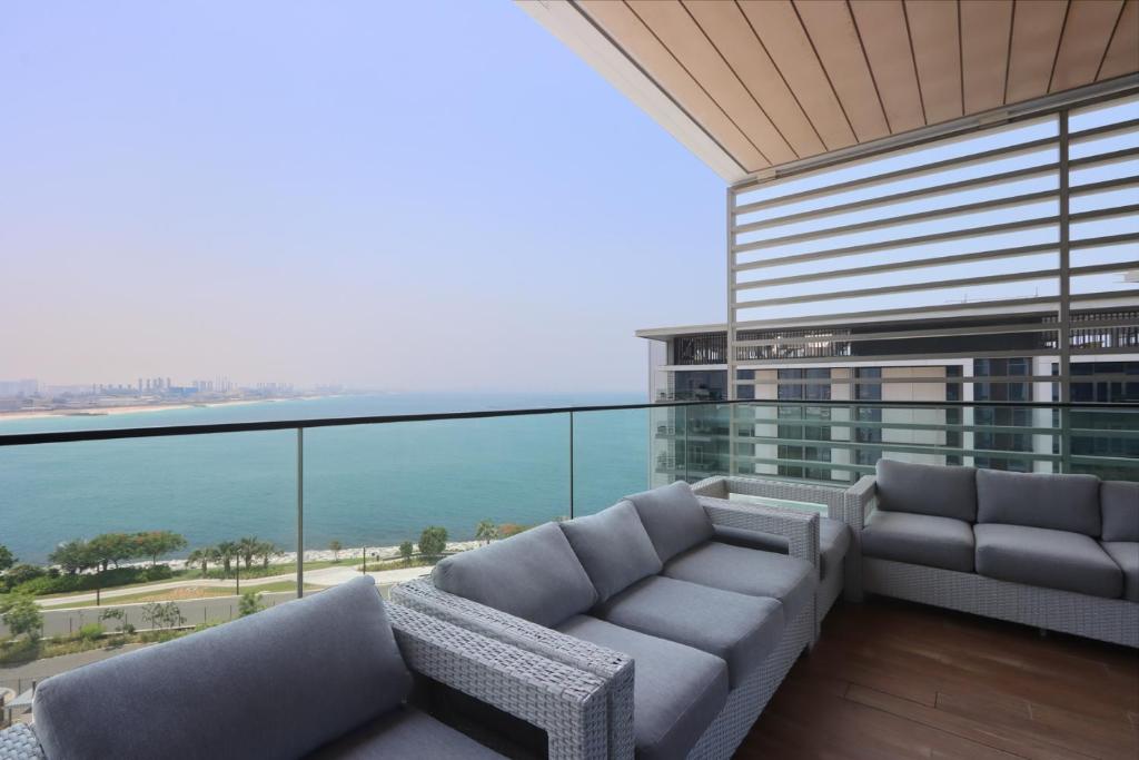 Livbnb – Lush 3BR + Maid’s, Sea Views in Bluewaters