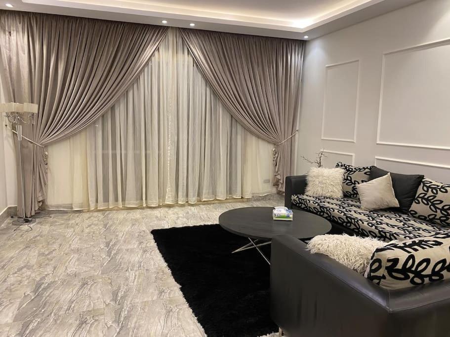 Lovely 3 room apartment in sheik zayed with garden