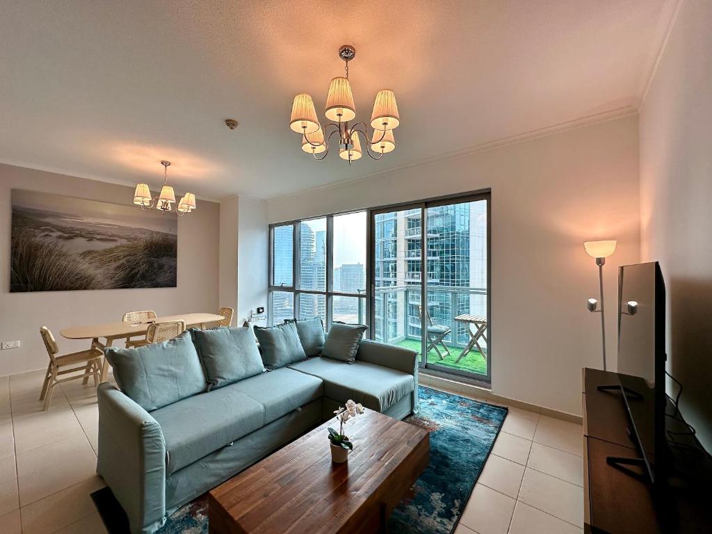 Lux BnB I The Residences I Sky Line Views
