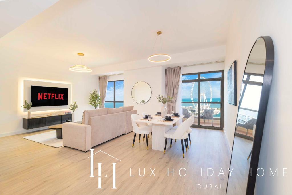 LUX The Dubai Eye Sea View Suite