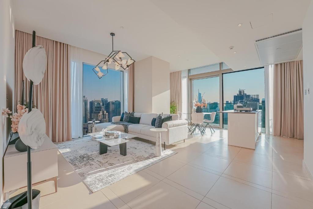 Luxe Living: Spacious Waterfront 2BR in Marina Gate