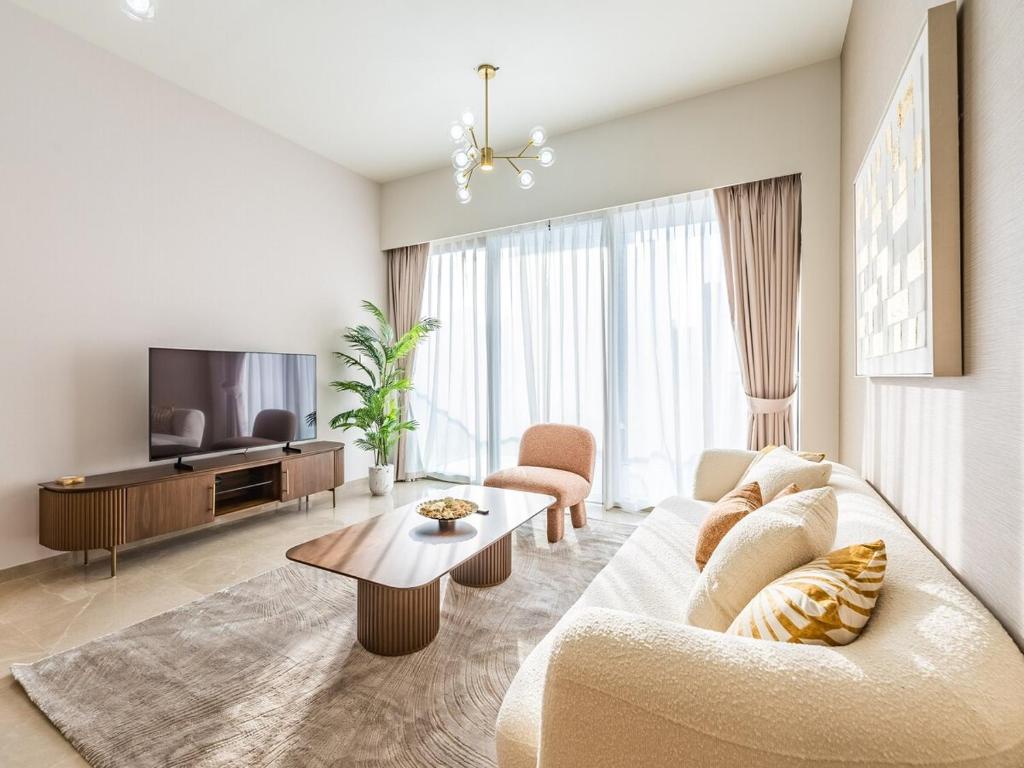 Luxurious 1BR Grande Signature Residence