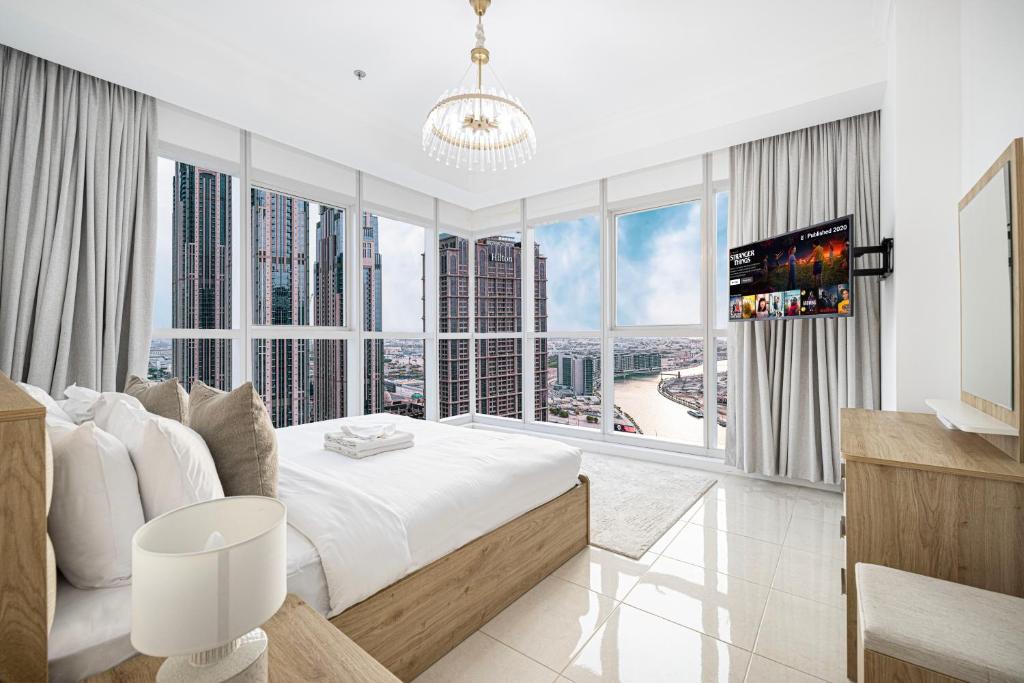 Luxurious 1BR in Court Tower Business Bay