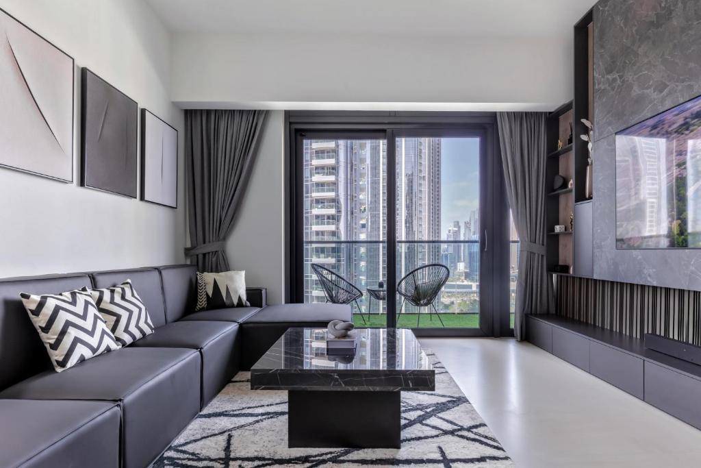 Luxurious 4BR Apartment w/ Prime Burj Khalifa View