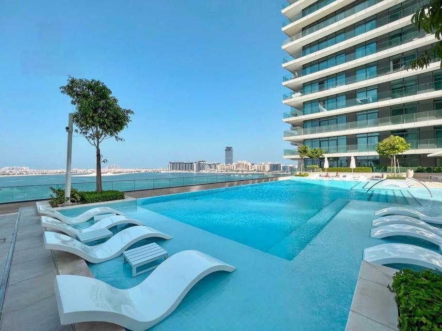Luxurious Beachfront Apartment