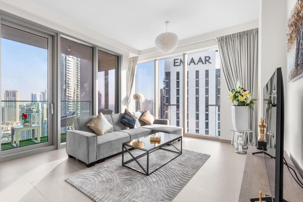 Luxury 4-Bed Escape in Downtown Dubai That Sleeps 9