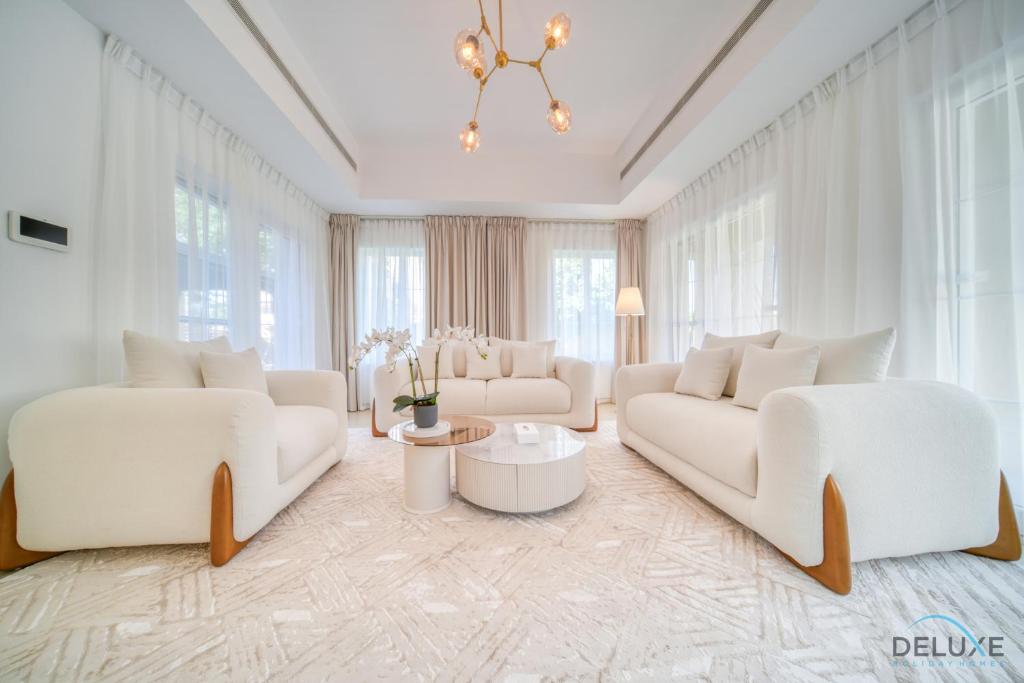 Luxury 3BR Villa with Assistant Room at Alvorada 4 Arabian Ranches by Deluxe Holiday Homes