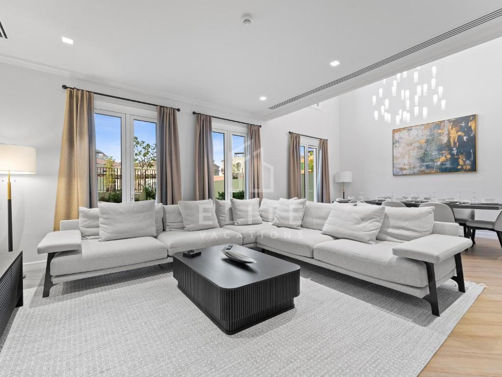 Luxury 4BR Villa Next to J1 Beach with Burj Views