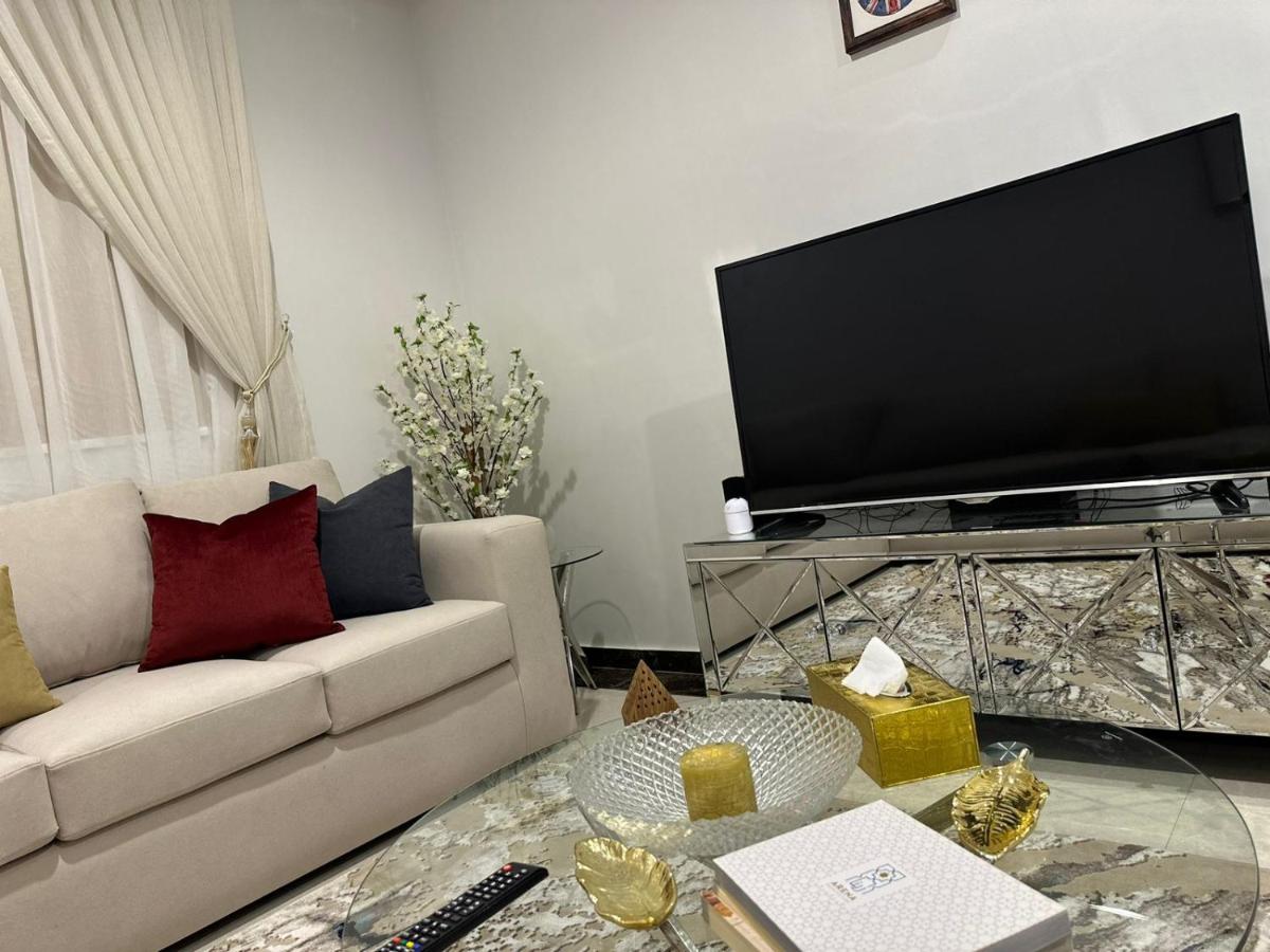 Luxury apartment in a tower شقه فاخرة في برج اللؤلؤة