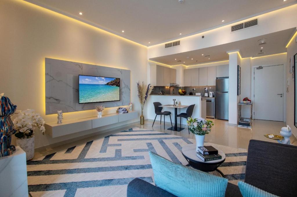 Luxury-Designer 1 BR Sea View