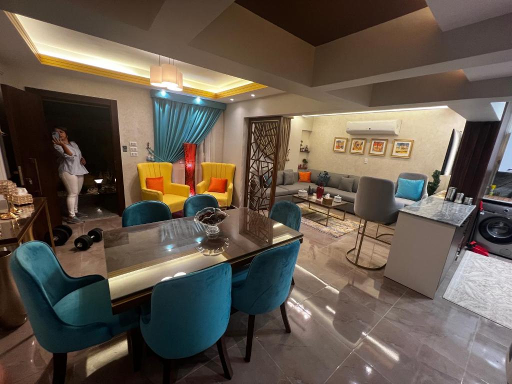 Luxury flat with garden and private entrance شقة فاخرة بحديقة و مدخل خاص