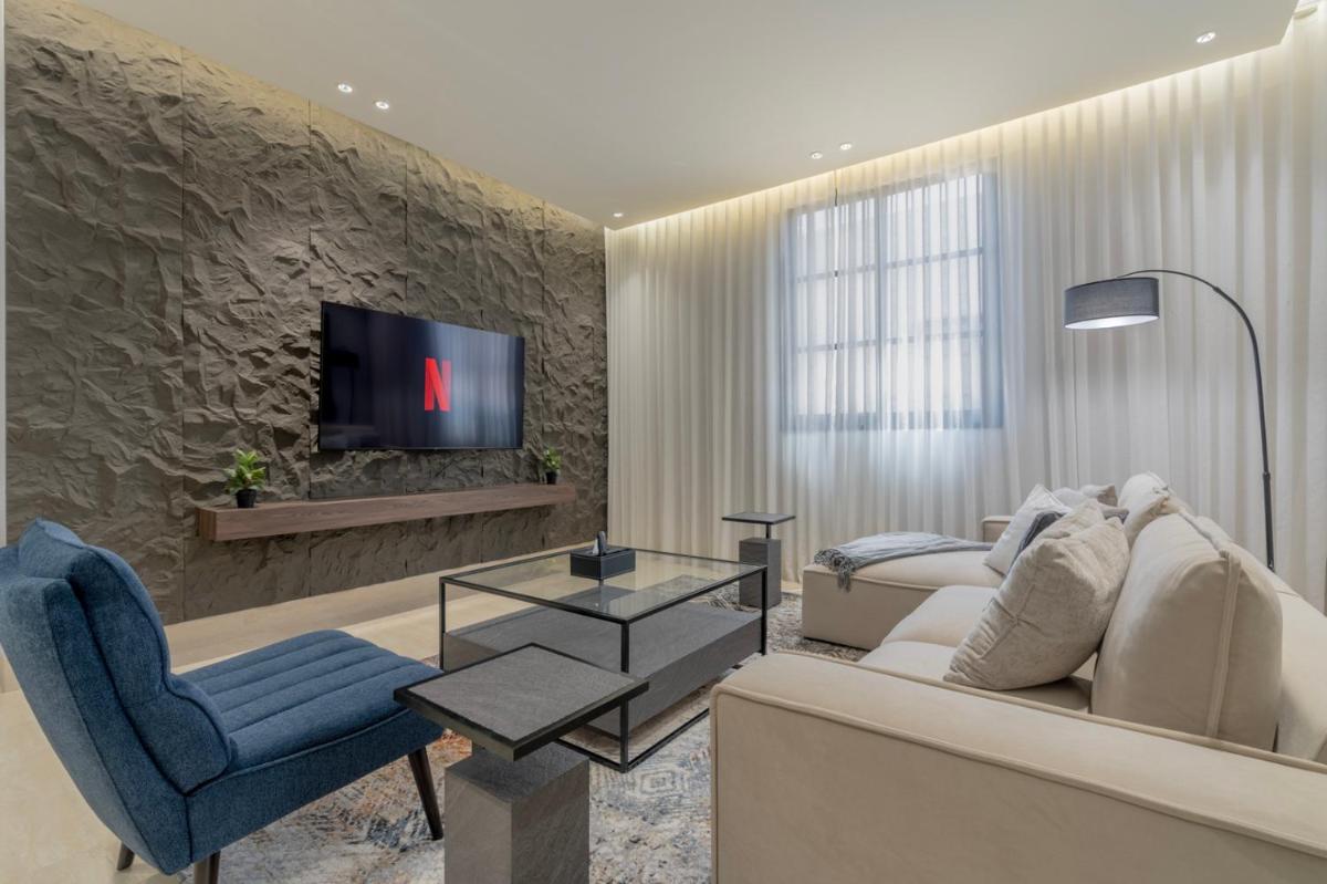 Modern 3BR Majdiah Apt with Balcony & Prime Location