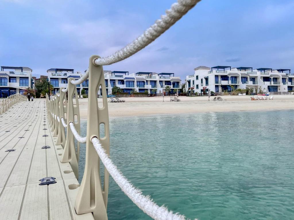 Luxury Palm Villa with Rooftop Garden, Resort Style Pool and Beach by Exclusive Holiday Homes