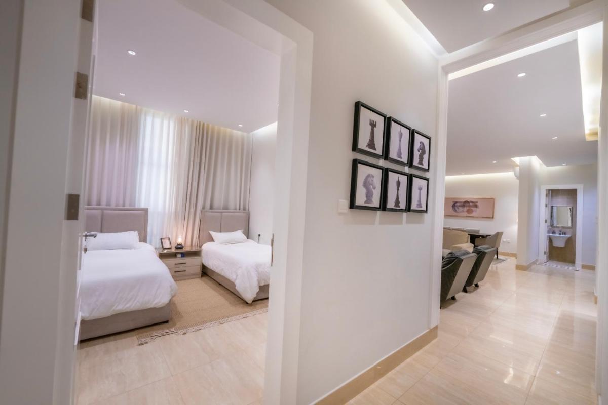 Luxurious Three Bedroom Apartment North of Riyadh شقة فخمة مكونة من ثلاث غرف نوم شمال الرياض
