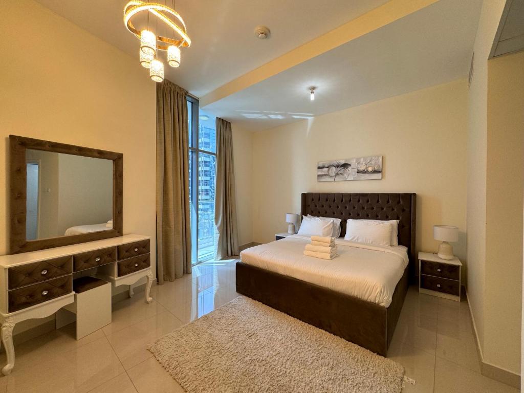 Luxury apartment 3 beds Marina view