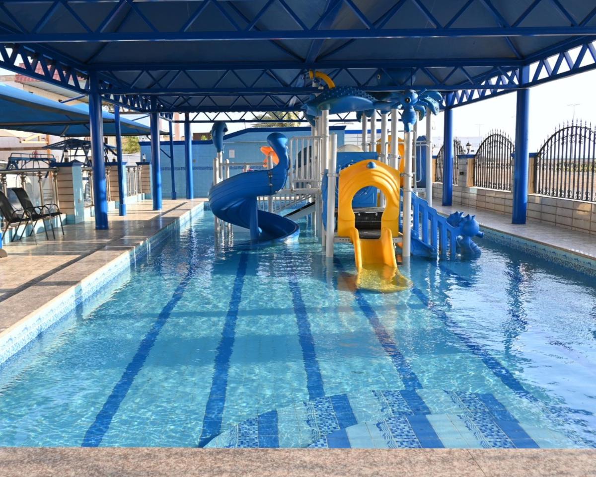 منتجع شاطئ العرب الرايس