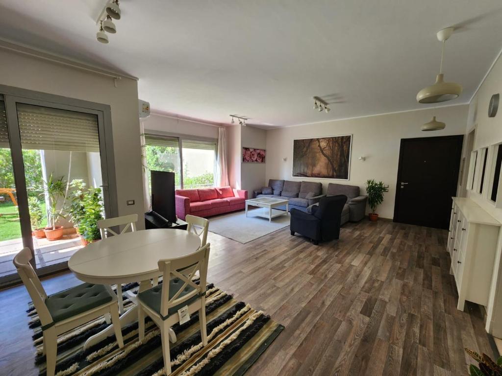 Modern 2-Bedroom Apartment