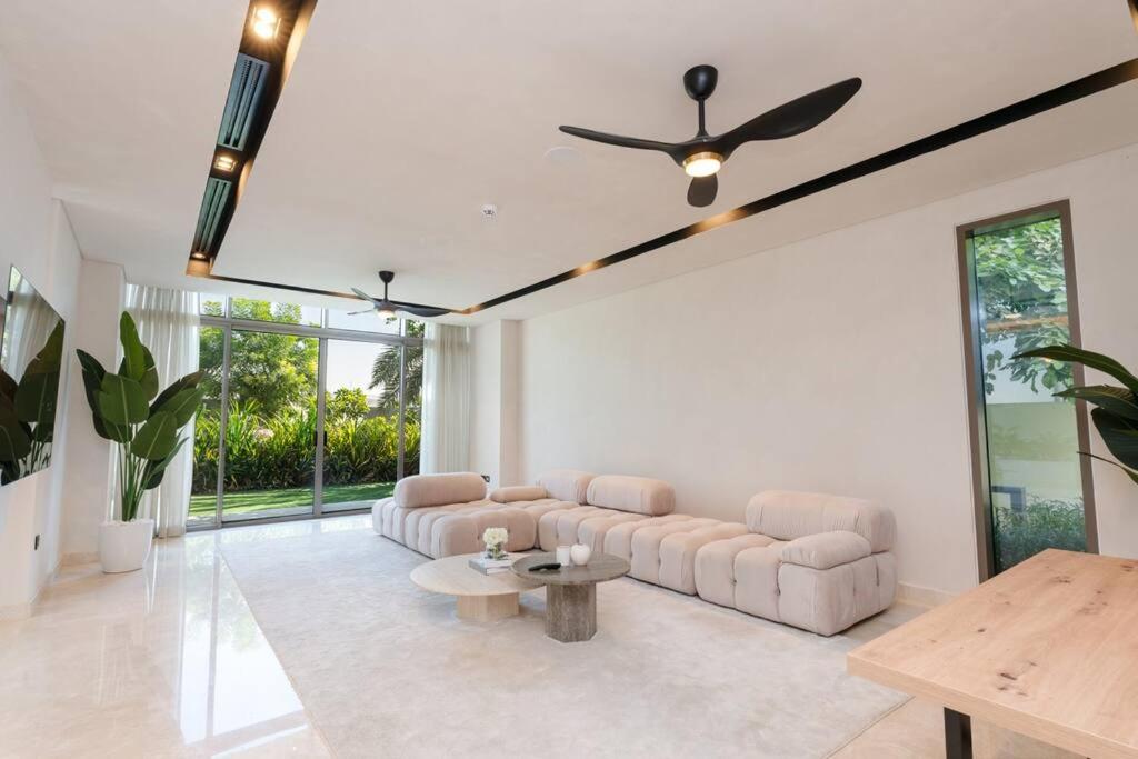 TLRE Holiday Homes – Modern 5 Bedroom Expansive Villa in Dubai Hills