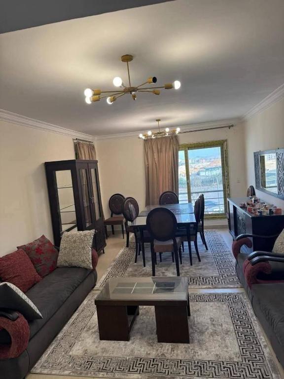 2 Bedroom Modern Flat at Zayed