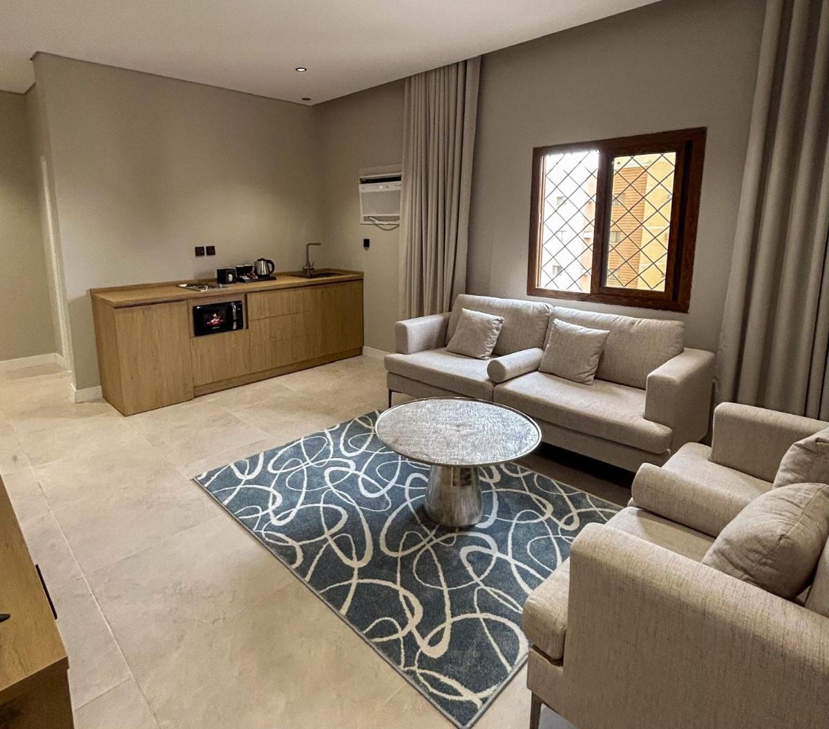 Maz Apartments