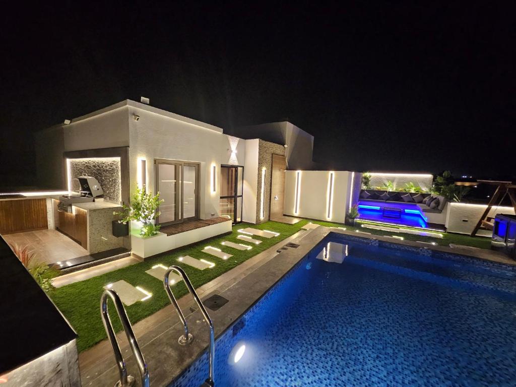 New Cairo’s Poolside Oasis