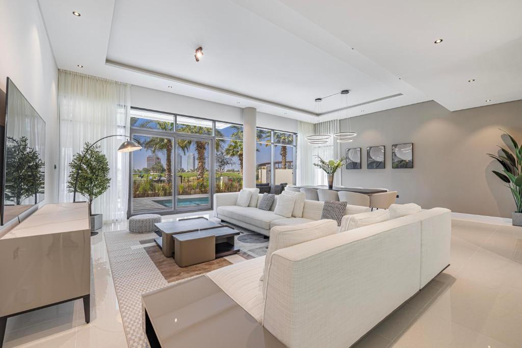 Daniels Golf Course 5BR Villa with Private Pool