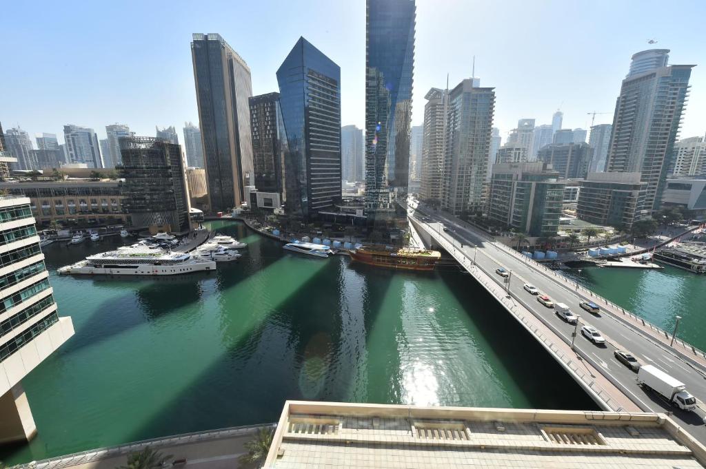 Luxury Escapes – 2-BR Marina View Retreat at Marina Quays