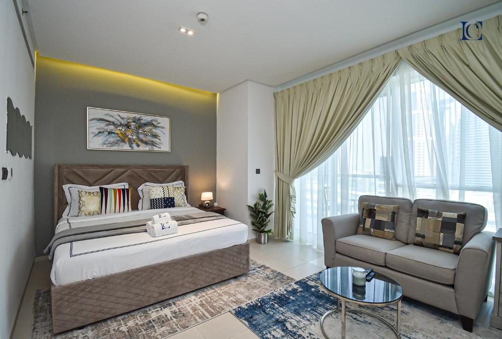 Luxury Escapes – Large Studio in the heart of Dubai Marina – West Avenue