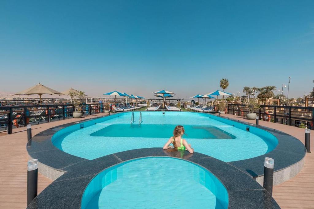 Five Stars Nile Cruise from Luxor to Aswan 4 nights included sightseeing