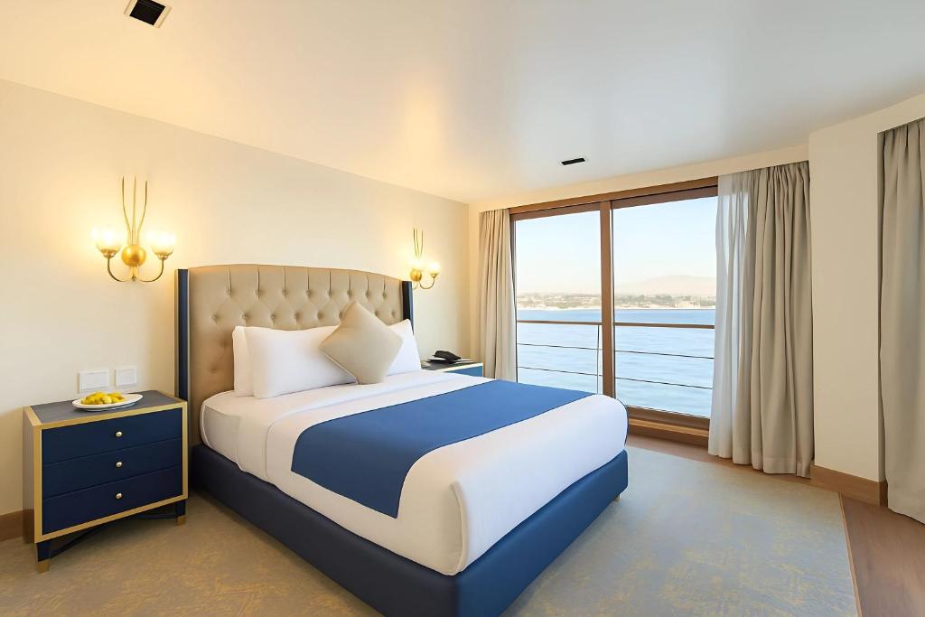 Nile Cruise ROYAL QUEEN II every Friday from ASWAN 3 nights & every Monday from LUXOR 4 nights