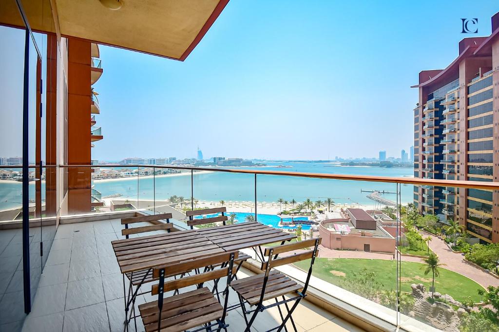 Luxury Escapes – Ocean-View Retreat 1-Bedroom Apartment at Tiara Residence Palm
