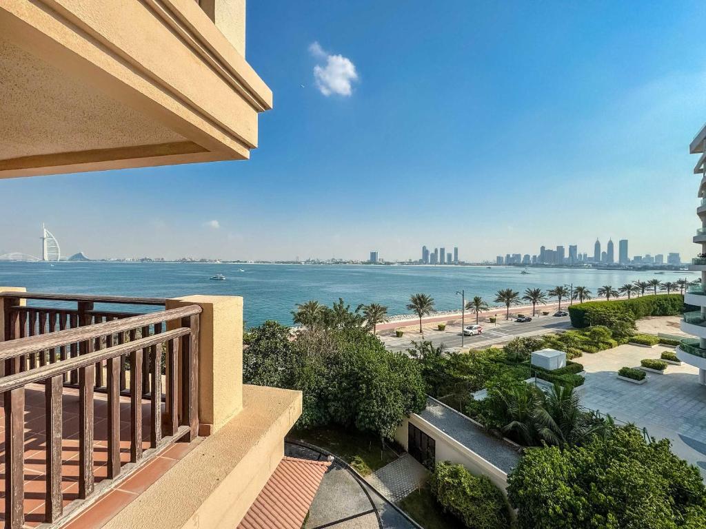 Oceanfront 2BR Apartment with Sea Views