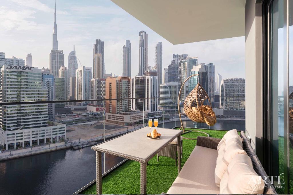 ARTÉ – Spacious 2 BR – Burj Skyline View