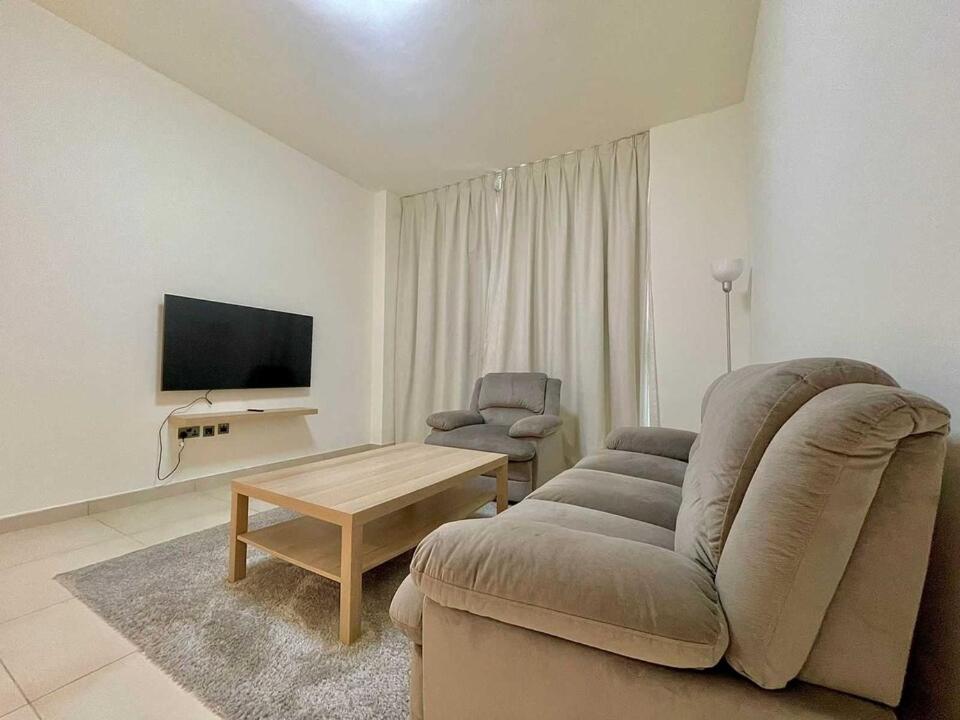 OYO HOME 1401 ‘1 Br With Spacious Rooms View Towards Airport