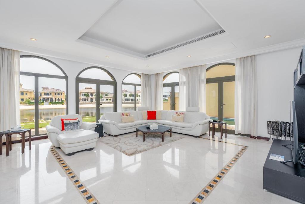 BnBNova - Palm Jumeirah Villa - 4BR - Private Beach