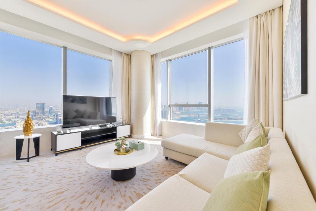 Ultra Luxury Palm Tower with Shared Hotel Facilities