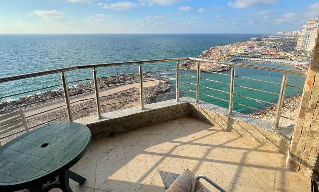 Panoramic sea view apartment