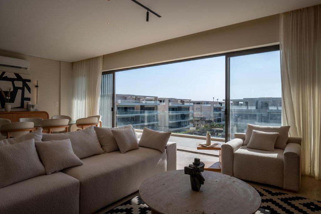 Penthouse with Private Pool in Lake View Residence
